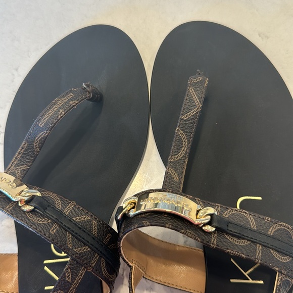 Calvin klein brown and black monogrammed sandles with gold toned hardware - Picture 3 of 4